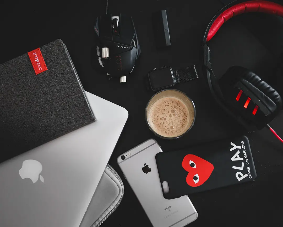The 10 Best Electronic Gift Ideas for the Techie Your Life